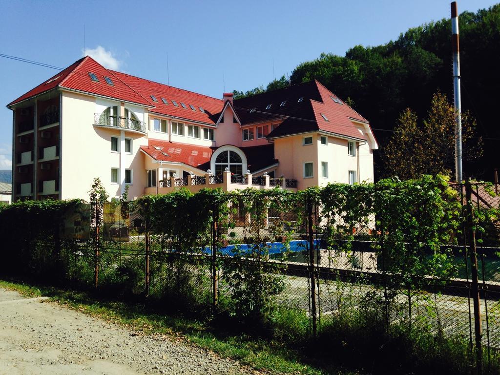 Sonyachna Polyana Hotel Exterior foto